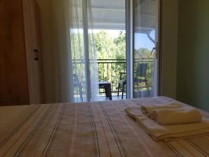 a bed with two towels sitting on top of it at Mercan Otel in Kandıra
