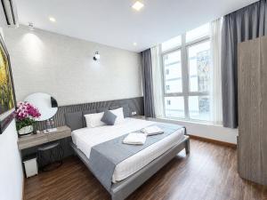a bedroom with a bed and a desk in it at Beauty House in Ho Chi Minh City