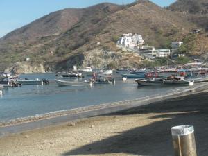 a group of boats are docked in the water at Reina Elizabeth I in Santa Marta