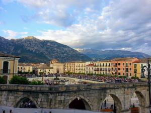 a city with a bridge and buildings and mountains at Casetta Mena in Sulmona