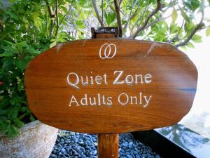 a wooden sign that reads quiet zone adults only at Les Jardins de Bormes, hôtel de charme et détente, espace bien-être avec sauna & jacuzzi in Bormes-les-Mimosas