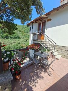 a patio with a table and chairs in front of a house at Il Corbezzolo in Moneglia
