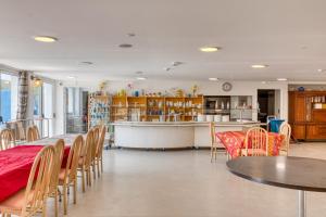 a dining room with a table and chairs at Résidence Arkenciel 1 in Mudaison