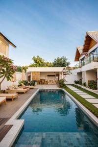a swimming pool in the backyard of a house at FinnKai Villas in Sengkol
