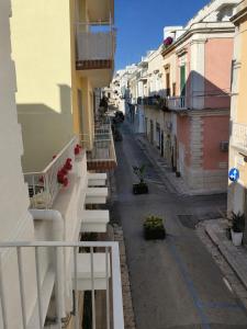 an empty street in a city with buildings at Casa Mare con finestra su balcone in Polignano a Mare