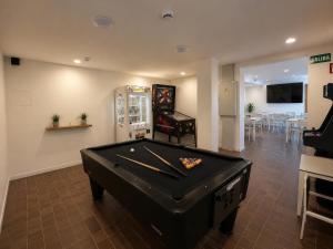 a room with a pool table in a room with at Hotel SunClub CalaVinya in Salou