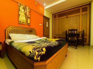 Hotel Ashlesh Manipal客房内的一张或多张床位