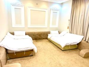 a room with two beds and a couch at شاليهات حياة روز in Taif