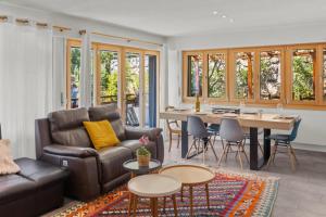 a living room with a couch and a table at Logement spacieux et charmant in Nendaz