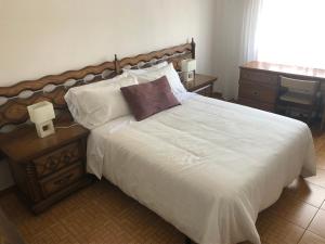 a bedroom with a bed with a pillow on it at Vivenda Alves in Charneca