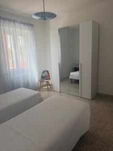 a hotel room with two beds and a mirror at Via Clitunno 24 in Foligno