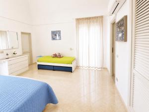 a bedroom with a bed with a green blanket at Maridea - Turritella in Ponza
