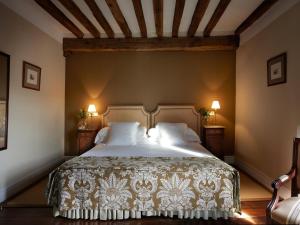 Postel nebo postele na pokoji v ubytování Churrut Hotel