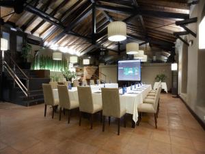 TV a/nebo společenská místnost v ubytování Churrut Hotel
