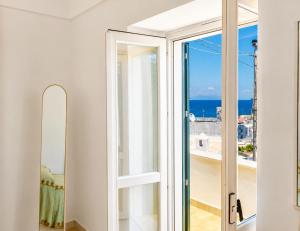 a room with a window and a view of the ocean at Maridea - Turritella in Ponza