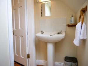 a bathroom with a sink and a mirror at Central Dingle Cottage in Dingle