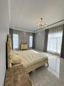 a bedroom with a large bed and a mirror at مزرعه فلج فارم Falaj-farm in Falaj al Mu‘allá +25 photos