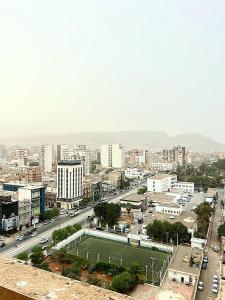 a city with a tennis court in the middle of a city at Le balcon bleu in Oran