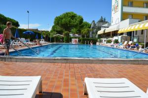 Bazén v ubytování Park Hotel Perù ***S nebo v jeho okolí
