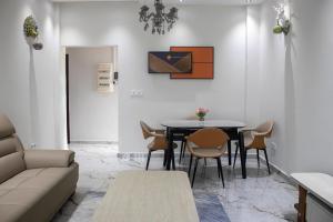 a living room with a table and chairs at Bralph-k in Yaoundé