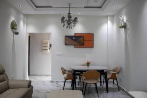 a dining room with a table and chairs at Bralph-k in Yaoundé