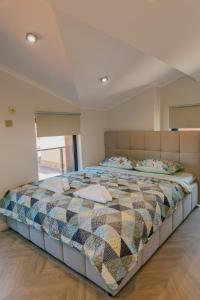 a bedroom with a large bed in a room at Villa ARTÉ in Shabla