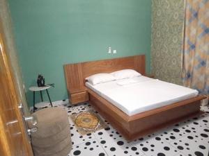 a bedroom with a bed in a room with a floor at Angevita City2 in Edéa