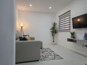a living room with a couch and a tv at Casa da Lota in Vieira de Leiria