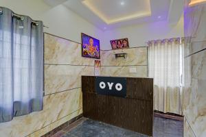 a room with a ovo sign on the wall at SPOT ON Sri Chowdeshwari Residency in Chik Bānavar