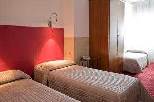 Un pat sau paturi într-o cameră la Albergo Ristorante Belvedere