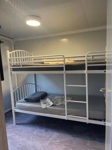 a room with two bunk beds in a room at Jardin de Meliss in La Plaine des Cafres
