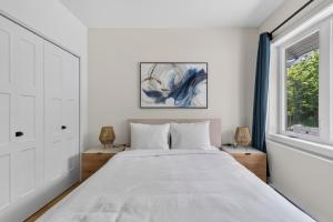 a bedroom with a large bed and a window at 200-214 - Le Niveau 2 in Beaupré