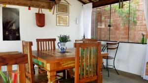 a dining room with a wooden table and chairs at Villa Di Antonio in Tiradentes