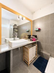 a bathroom with a sink and a mirror at Reflet Marin - Studio Village Soleil in Le Gosier