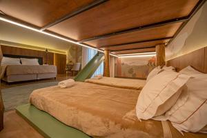 Cama ou camas em um quarto em Harmont Hotel