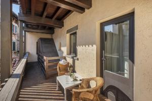 a patio with a table and chairs on a balcony at I Balconi in Iseo