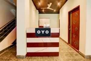 a sign that says oxo in a hallway at Hotel O Rainbow in Warangal