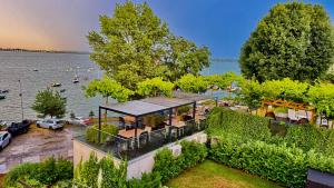 an aerial view of a house next to the water at OW Mewa domki apartamenty nad jeziorem in Nysa