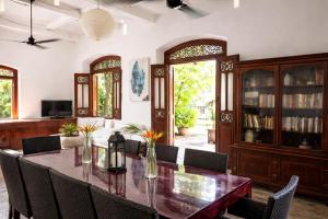 a dining room with a table and chairs at Agwe Villa - Hikkaduwa in Dodanduwa