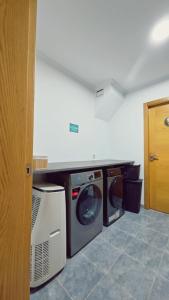a kitchen with a washer and dryer under a counter at A Casa de Moire in Arnois