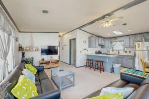 a living room with a couch and a kitchen at Assateague Point - Bay Breeze in Berlin