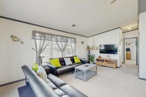 a living room with a couch and a tv at Assateague Point - Bay Breeze in Berlin