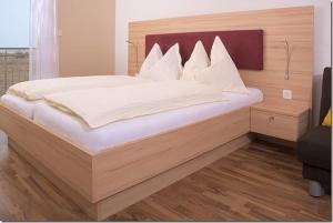 Кровать или кровати в номере Gästehaus Lackenblick