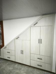 a row of cabinets in a room with a wall at Apartaestudio en Cali in Cali