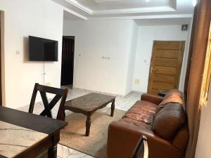 a living room with a couch and a table at RESIDENCE Chez PETER in Alakopé