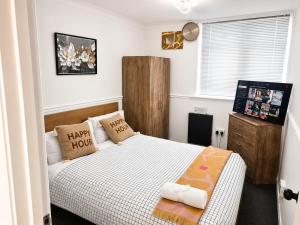 a small bedroom with a bed and a window at Roclems Homes in Grays Thurrock