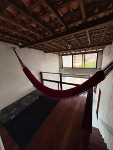 a hammock hanging from the ceiling of a room at Casa de Temporada em Bezerros in Bezerros