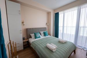 a bedroom with a bed with towels on it at 3-Room Seaview Apartment at Bamboo Beach in Ts'ikhisdziri +18 photos