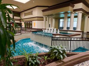 a swimming pool in the middle of a house at Holiday Inn Cincinnati-Eastgate by IHG in Eastgate