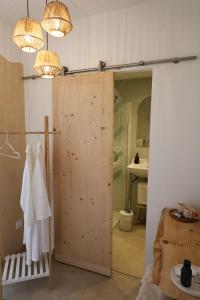 a sliding door in a room with a bathroom at Origines Be Holistic in Brengues